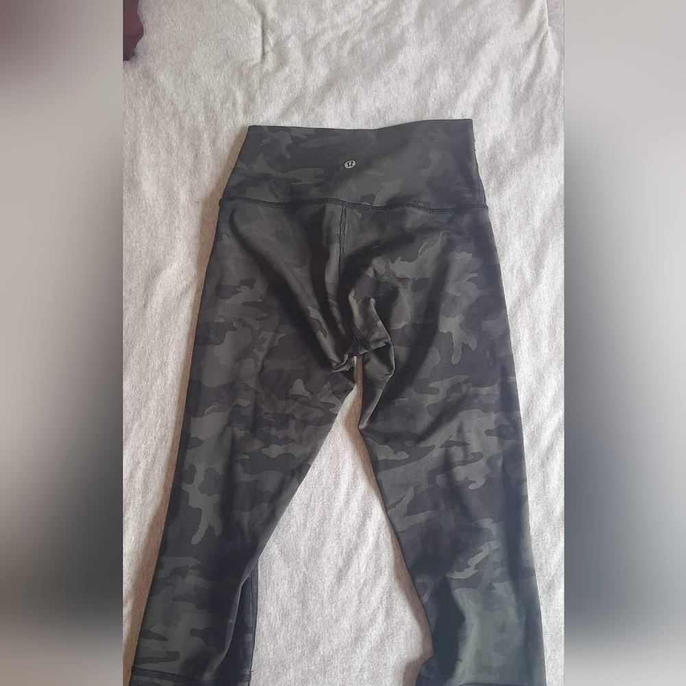 Wunder Under High-Rise, size 4, green camo